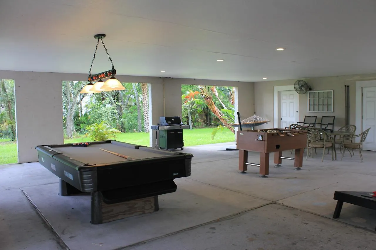 Treehouse Villa Tampa Tatil Evi